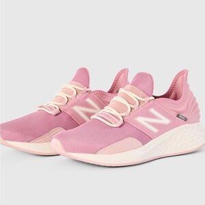 Figs New Balance ROAV Chalk Pink